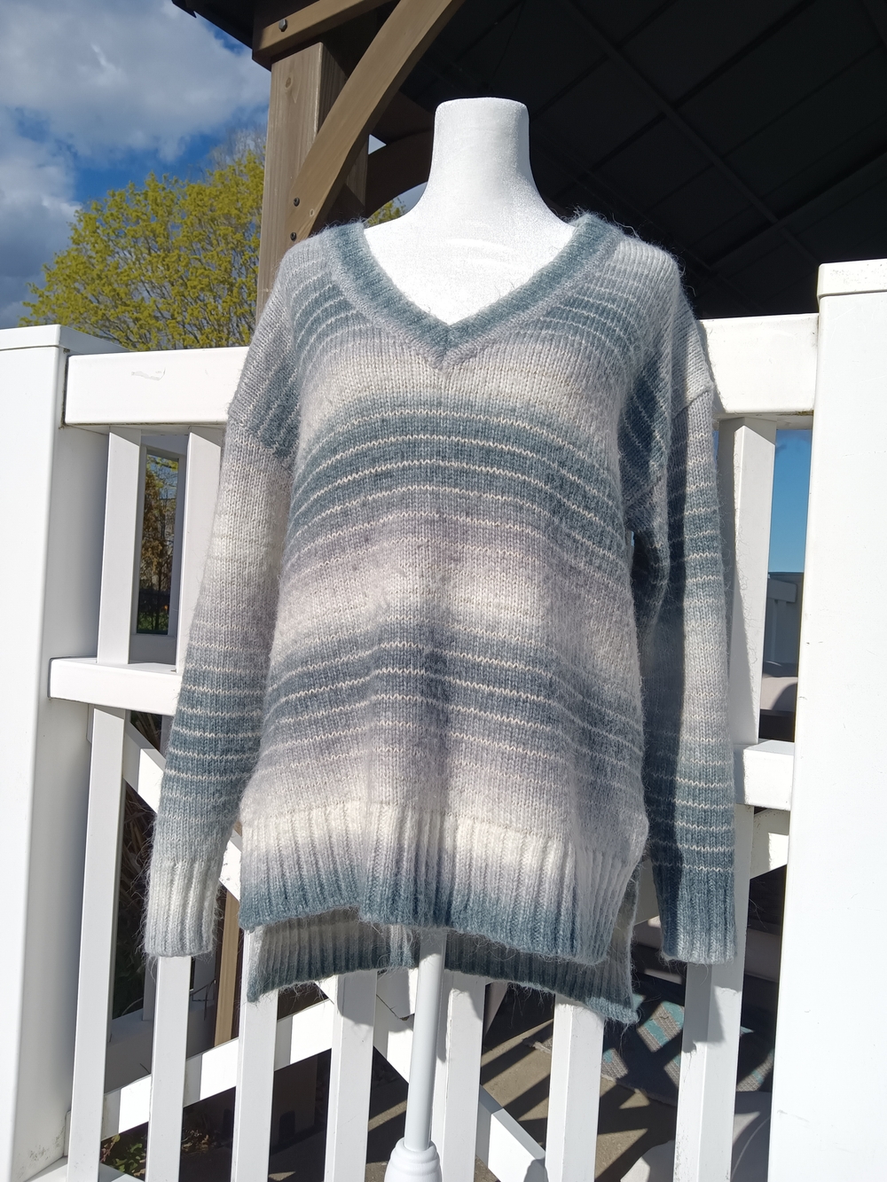 Z Supply V-Neck Ombre Stripe Sweater - Cream & Blue-Grey